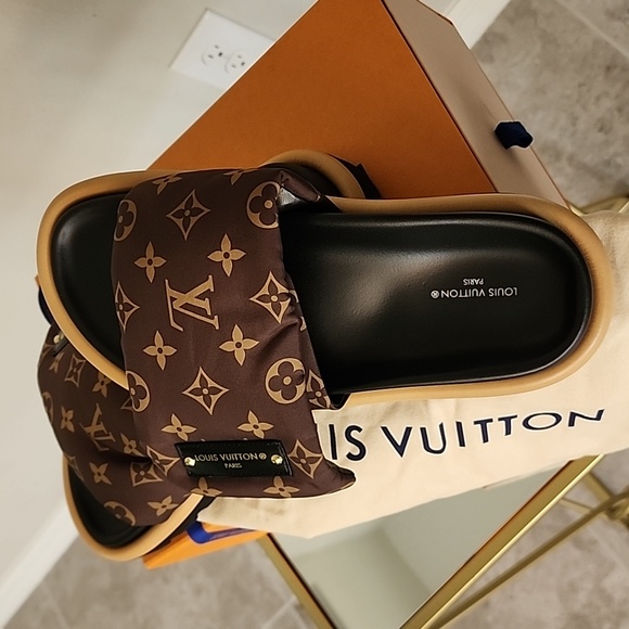 LOUIS VUITTON - Picture 3 of 5